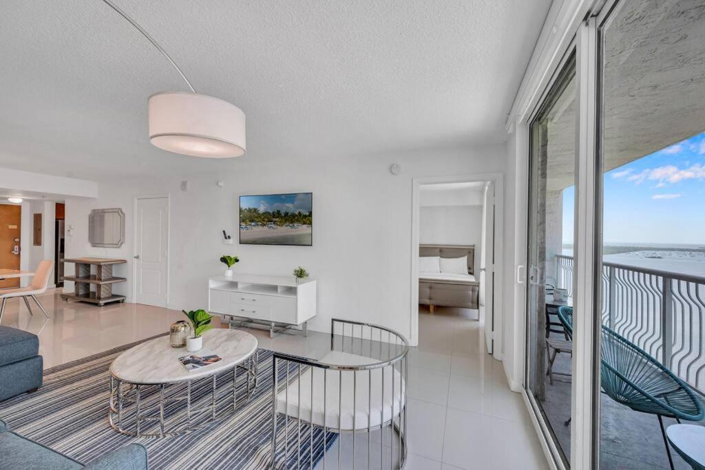 Luxurious Private Unit With Parking Apartment Маями Екстериор снимка