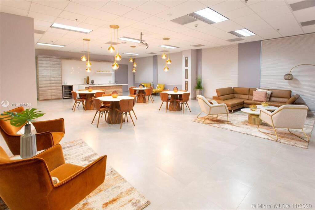 Luxurious Private Unit With Parking Apartment Маями Екстериор снимка