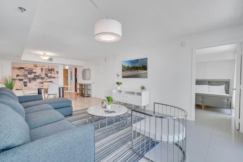 Luxurious Private Unit With Parking Apartment Маями Екстериор снимка