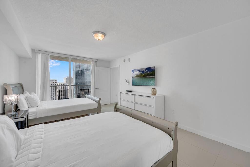 Luxurious Private Unit With Parking Apartment Маями Екстериор снимка