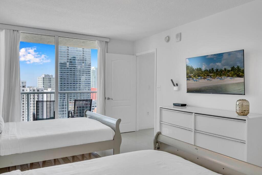Luxurious Private Unit With Parking Apartment Маями Екстериор снимка