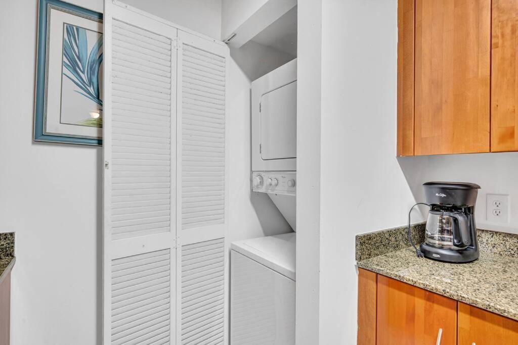 Luxurious Private Unit With Parking Apartment Маями Екстериор снимка