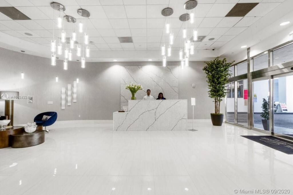 Luxurious Private Unit With Parking Apartment Маями Екстериор снимка