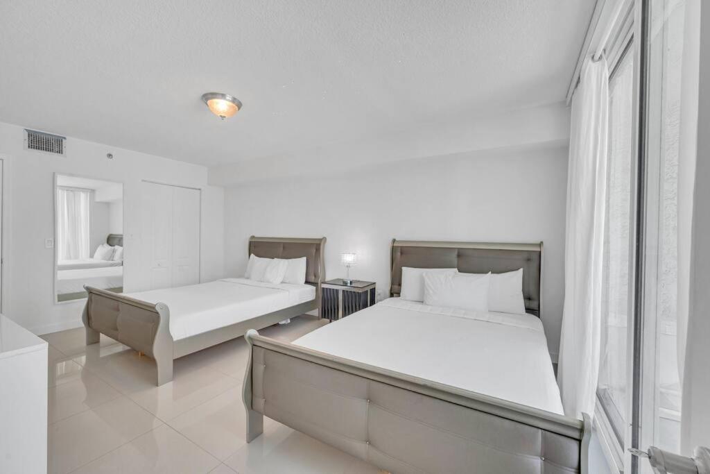 Luxurious Private Unit With Parking Apartment Маями Екстериор снимка