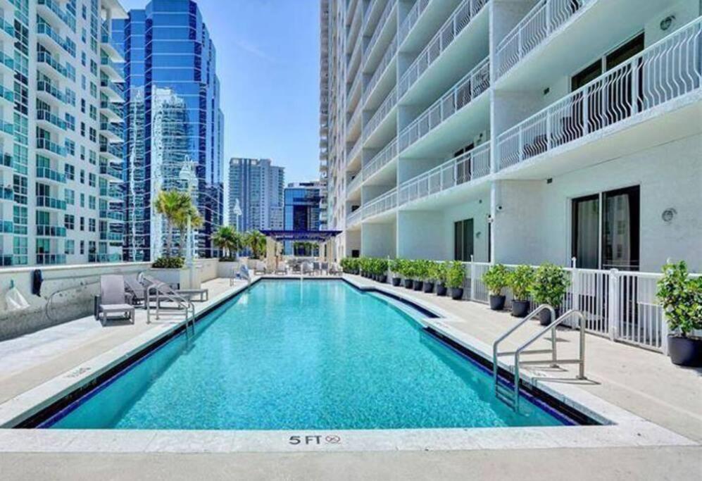 Luxurious Private Unit With Parking Apartment Маями Екстериор снимка