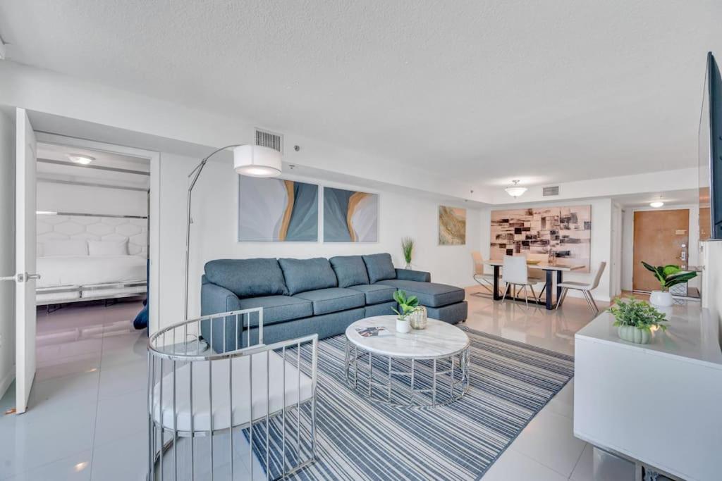 Luxurious Private Unit With Parking Apartment Маями Екстериор снимка