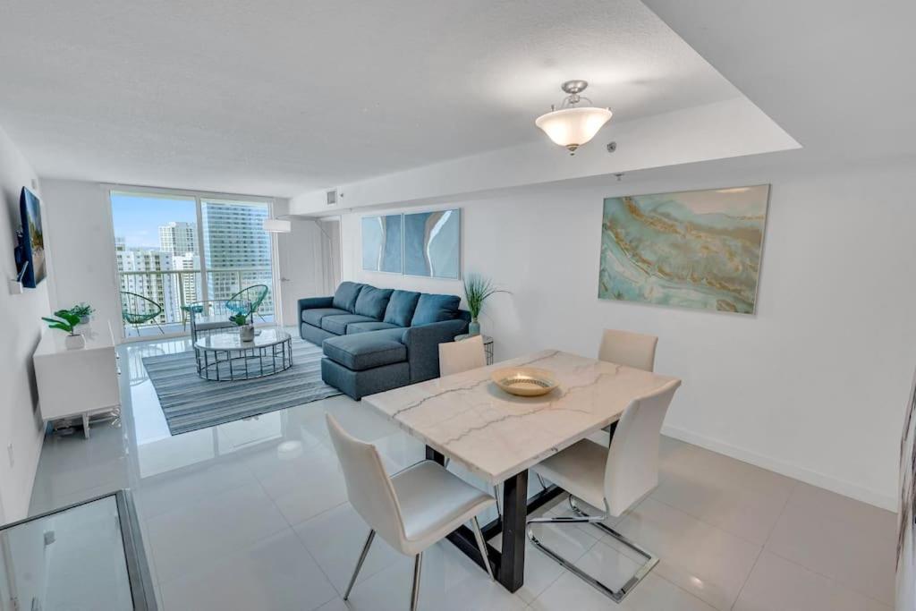 Luxurious Private Unit With Parking Apartment Маями Екстериор снимка